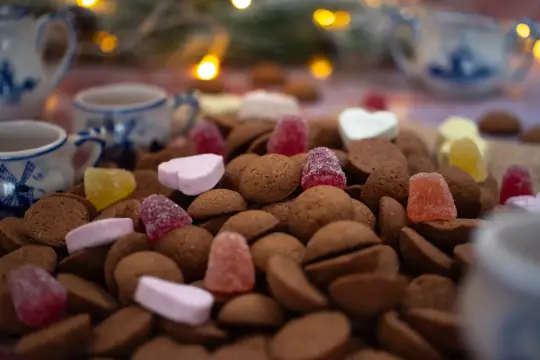 Sinterklaas en zijn pieten op 28 november